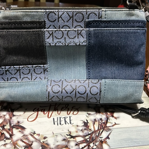 Calvin Klein cross body - Picture 4 of 14